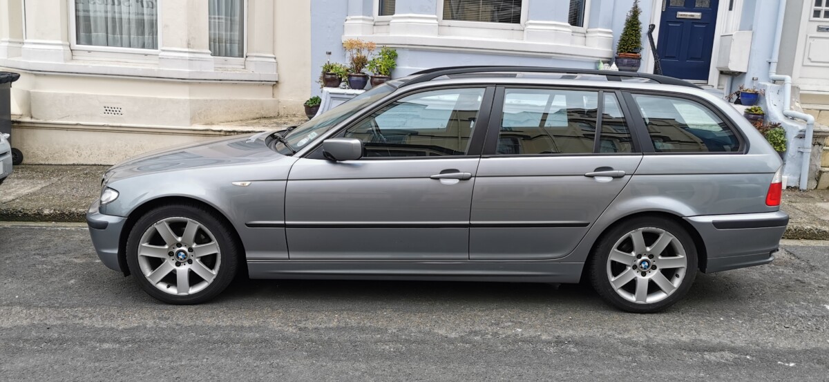 Grey BMW 320D SE TOURER